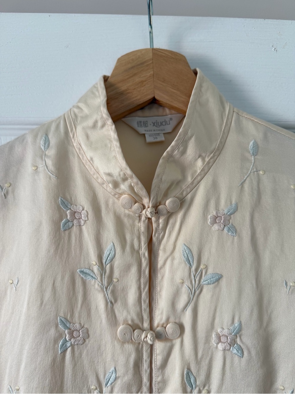 Vintage Qipao-style Cream Silk Pastel Embroidery Mandarin Collar Blouse Size S